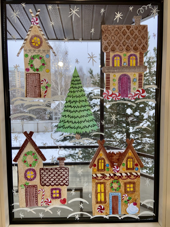 Оформление для окон "Сладкое королевство": панорама и витражи из пряничных домиков фото 2